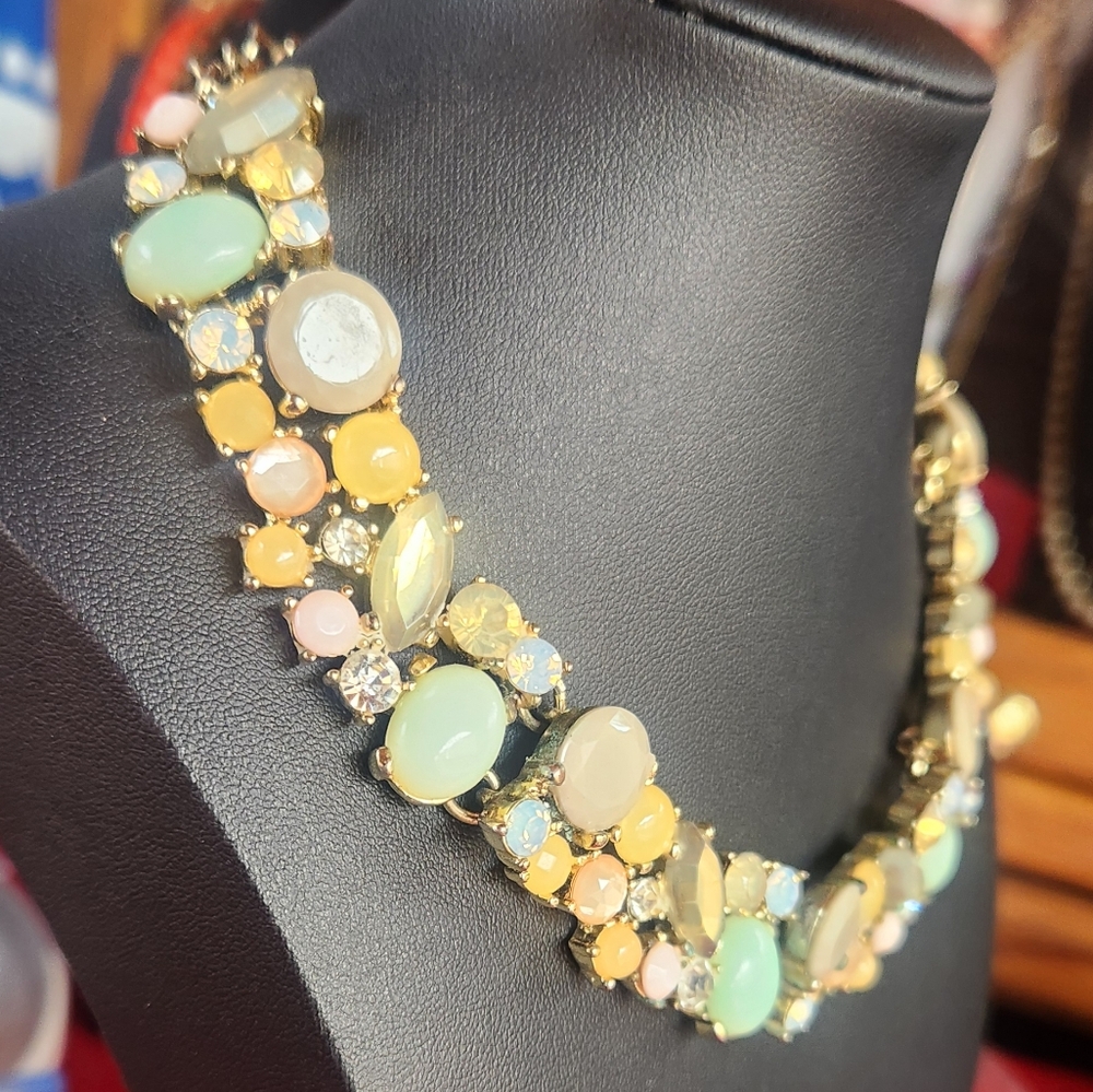 LOFT Crystal Stones Statement necklace.‎ - Picture 2 of 9